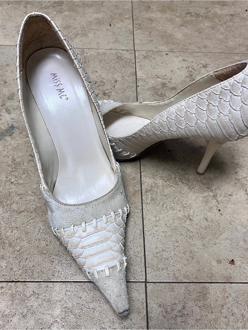 Beautiful Miss Me cream snakeskin suede-like pointed stilettos sz.8.5